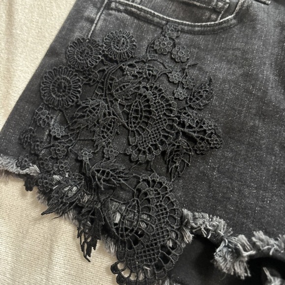 American Eagle Shorts Black Super Stretch Lace Distressed Boho Festival Sz4 - Picture 4 of 9